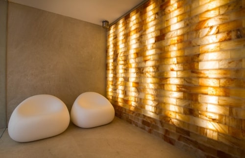 Sala con sal de himalaya - uno de los elementos de haloterapia