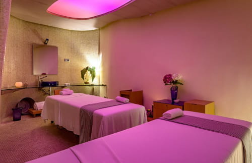 Una de las cabinas de masajes y tratamientos en el spa Las Arenas