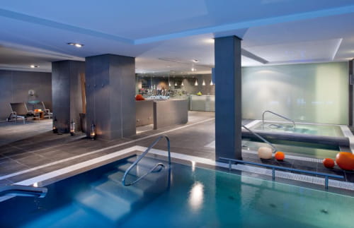 La parte más lúdica de Spa Primus con la piscina dinámica y el jacuzzi