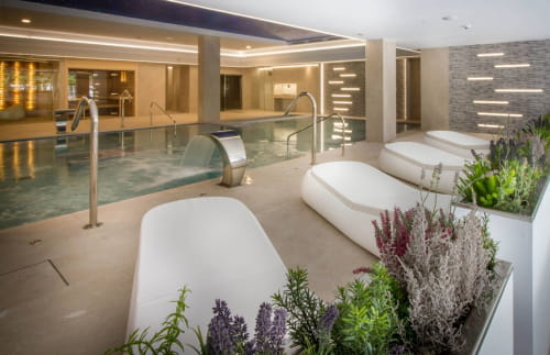 La zona del circuito con la piscina en Thalassian Spa Suitopia Calpe