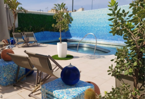 Spa integrado con un mini jardín mediterraneo en Spa las Arenas Valencia