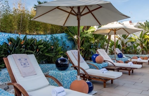 Jardín mediterráneo en el exterior del Spa las Arenas