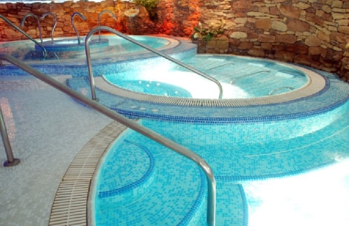 La piscina de hidroterapia en Spa Olympia Alboraya