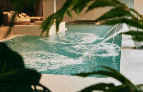 Piscina de chorros y zona de relax