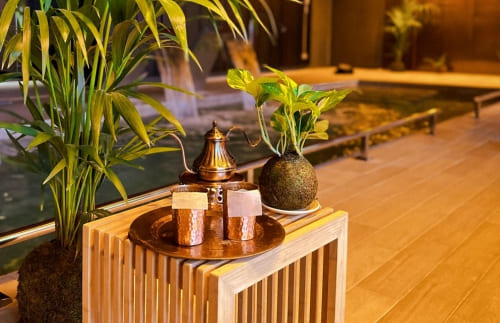 Tisana servida en la zona del circuito spa