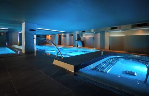 Zona de hidroterapia con chorros y burbujas en Spa Senses Albir
