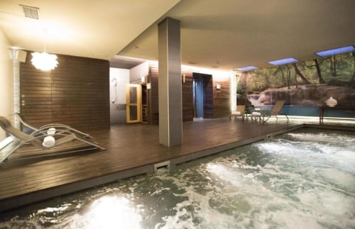 Zona de la piscina de hidroterapia en Spa Bodyna Palau de la Mar
