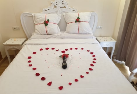 Decoración romántica de cama