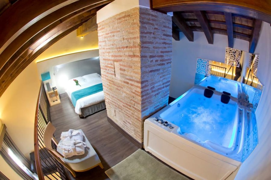 Experiencia para parejas en suite con jacuzzi