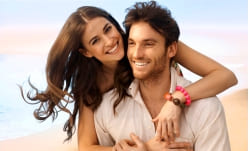 Pareja disfrutando mucho de una experiencia en Valencia