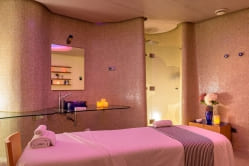 Cabina de masaje en un centro de masajes de lujo en Valencia