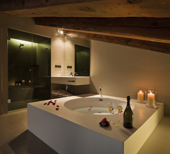 Increíblemente romántica habitación con bañera redonda