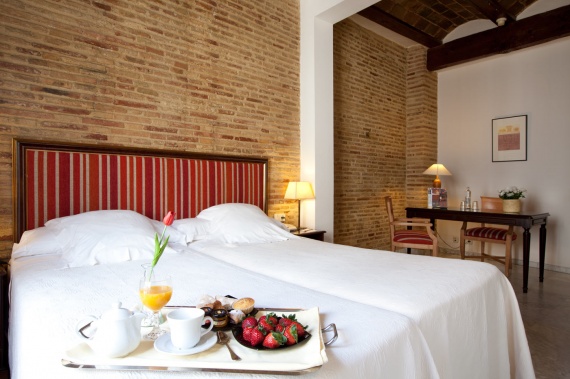 Habitación y desayuno en el Hotel Adhoc, Valencia