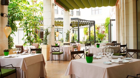 Paradisiaca terraza del restaurante del Hotel Westin Valencia